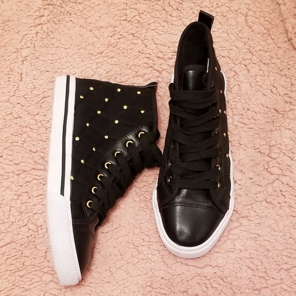 Trendy Steppers - Picture 2 of 6